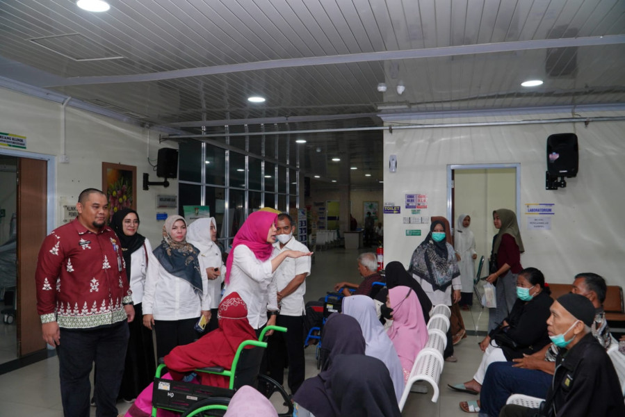 Ketua TP - PKK Kampar Yusi Tinjau Pasien Stunting Serta Melihat Kondisi Pelayanan RSUD Bangkinang