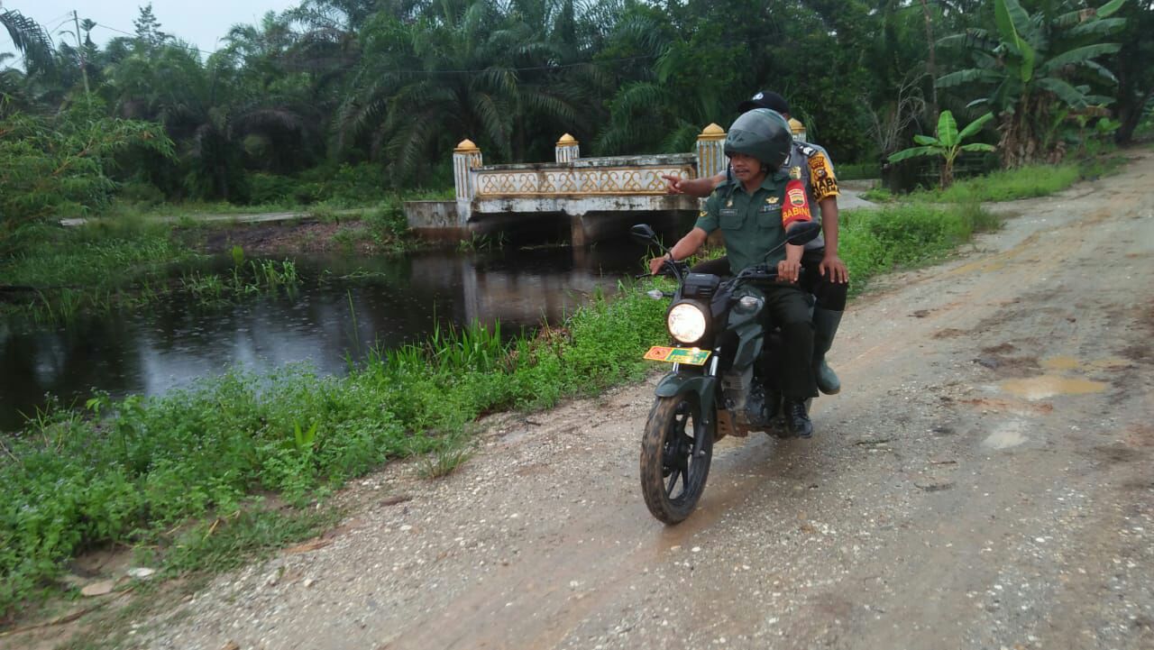 Tingkatkan Sinergitas, Babinsa Dan Bhabinkamtibmas Patroli Bersama