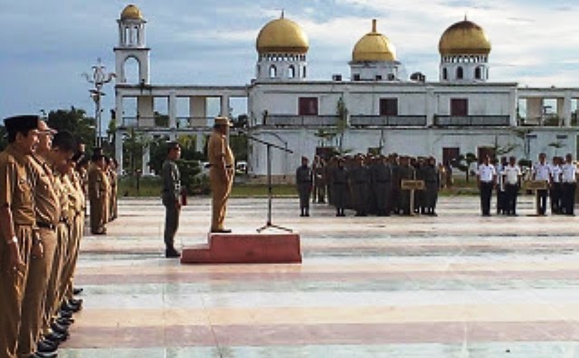 Apel Perdana 2017, Wabup Rohil Harapkan Kesalahan Lama Jangan Terulang Kembali Apel Perdana 2017, Wabup Rohil Harapkan Kesalahan Lama Jangan Terulang Kembali