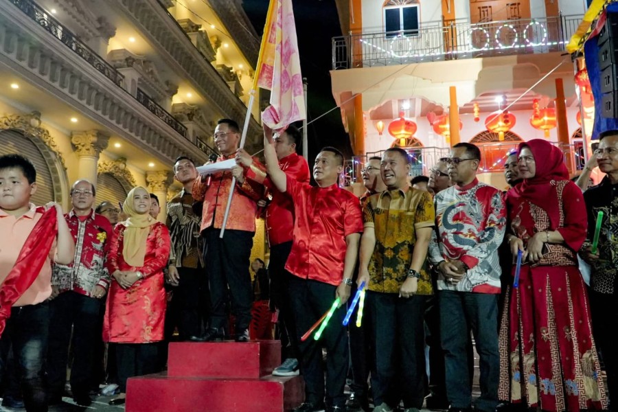Bupati Rokan Hilir H. Bistamam Buka Pawai Lampion Cap Go Meh 2577