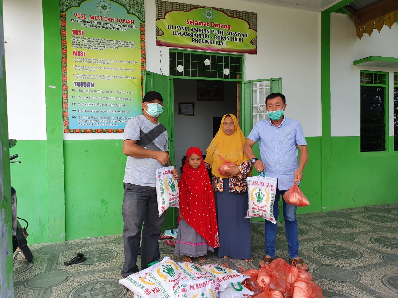Yayasan Multy Marga Tionghoa Indonesia Bantu 100 Paket Sembako Ponpes dan Panti