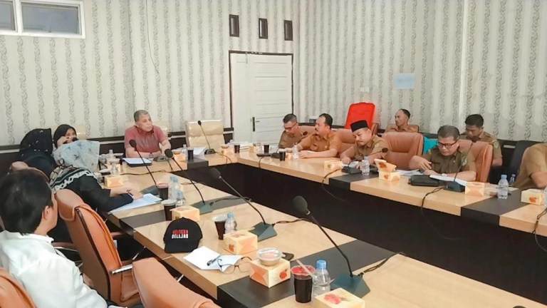 Baleg DPRD Rohil Terima Sejumlah Ranperda Usulan Pemkab Rohil    