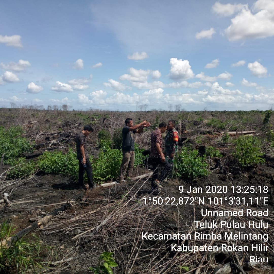 Bersama Perangkat Desa, Babinsa Cek Lokasi Rencana Pembuatan Embung