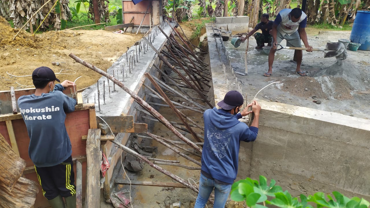 Warga Basira Terus Bantu Satgas TMMD TNI Bangun Box Culvert