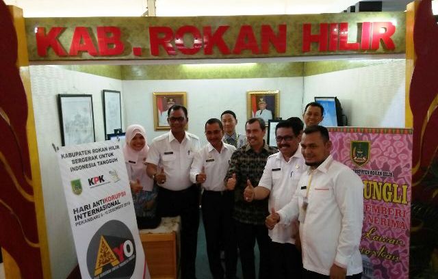 Bupati Suyatno Tinjau Stand HAKI Rohil