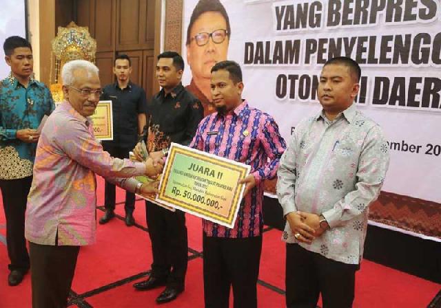 Camat Sungai Mandau Raih Terbaik 2 Provinsi