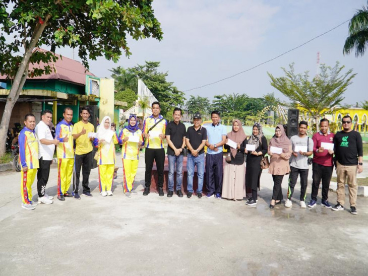 Meriahkan HUT RI ke 78, Diskominfo dan Persandian Kampar bersama DLH Kampar Lakukan Senam Sehat