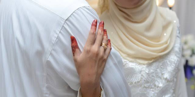 Jika Suami Tolak Ajakan Istri, Apa Hukumnya?