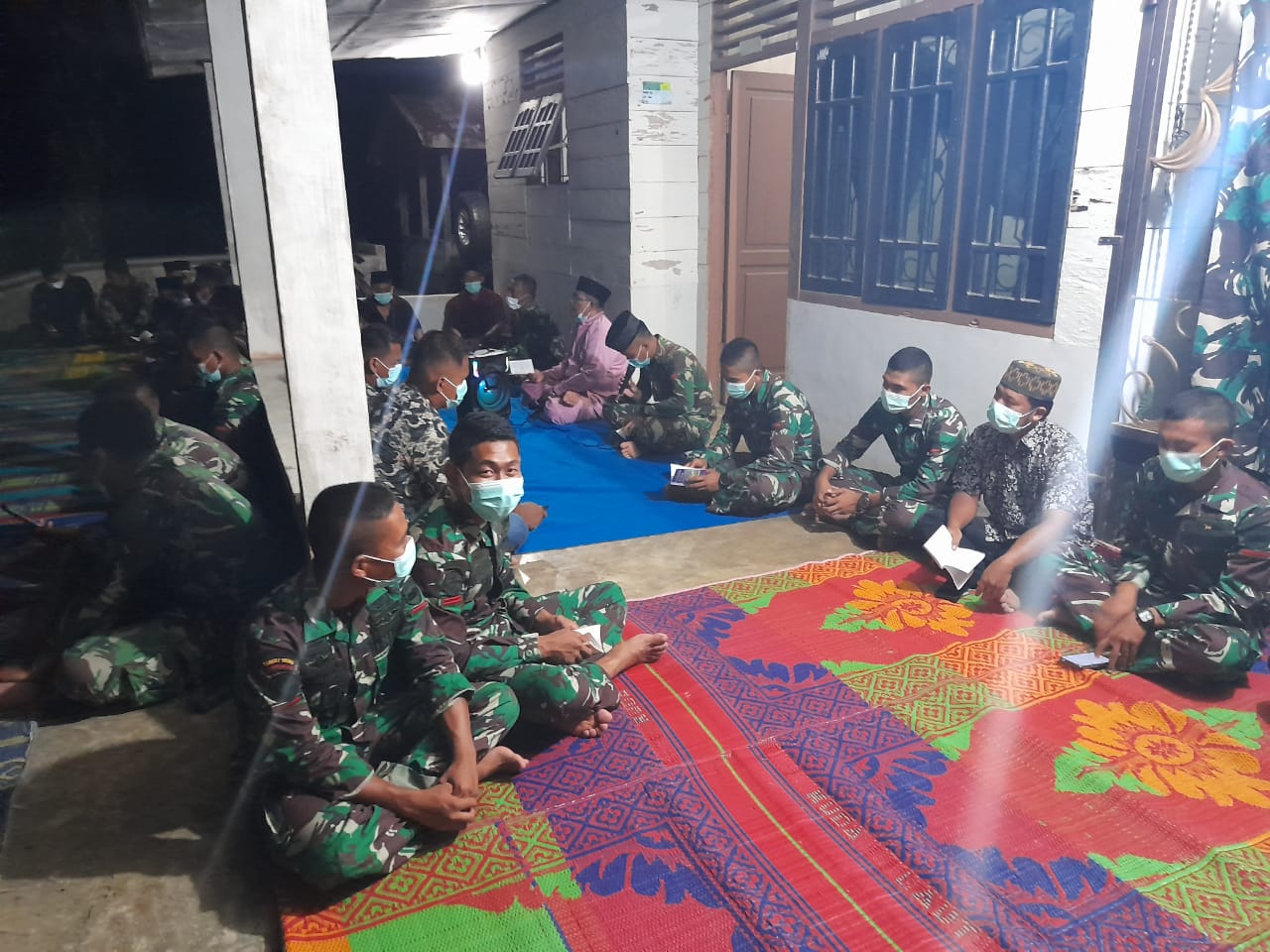 Anggota Satgas TMMD dan warga gelar doa bersama
