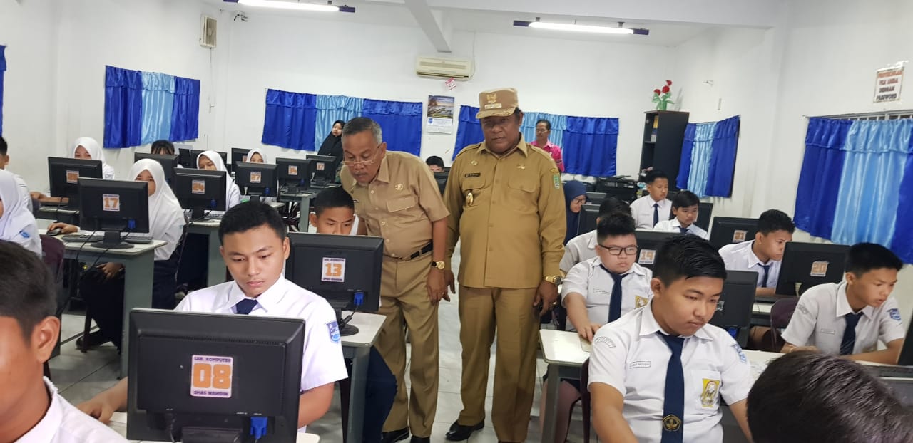 Kadisdikbud Rohil Pantau Pelaksanaan UN Tingkat SD dan SLTP di Bangko