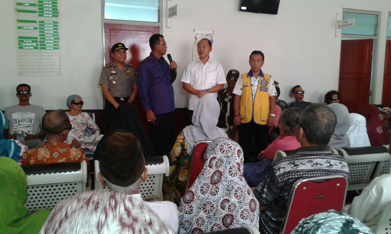 Luar Biasa!! Bupati Rohil Suyatno Bersahabat Dengan Warga Miskin
