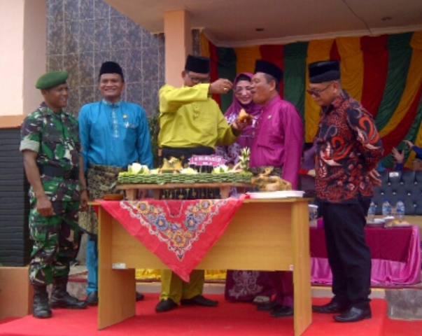 Bupati Rohil Puji Camat Pekaitan Kesatria Bupati Rohil Puji Camat Pekaitan Kesatria