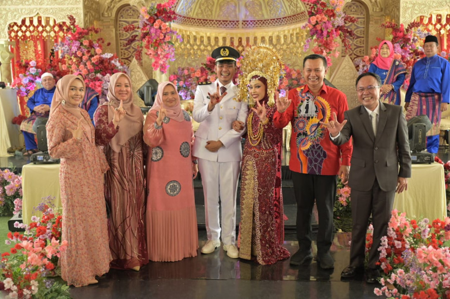 Bupati Kasmarni Beri Ucapan Selamat Kepada Yoandre Dwi Syahputra Dan Denita Pratiwi Semoga SAMAWA