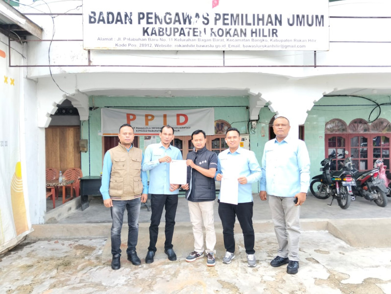 Tim Lawyer Asset Lapor inisial JC ke Bawaslu Kabupaten Rokan Hilir Tentang Dugaan Fitnah Tim Lawyer Asset Lapor inisial JC ke Bawaslu Kabupaten Rokan Hilir Tentang Dugaan Fitnah