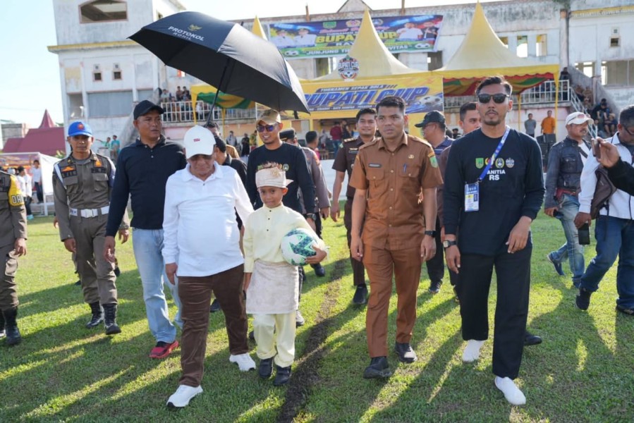 Bupati H.Bistamam Resmi Buka Turnamen Sepakbola Bupati Cup Rohil 2026