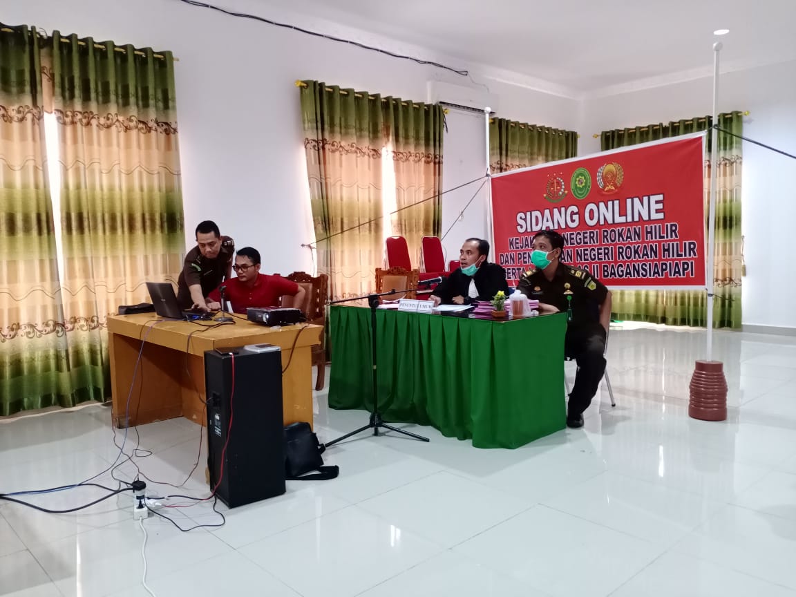 Terapkan Social Distancing, Kejari Rohil Gelar Sidang Online Melalui Telekonferensi