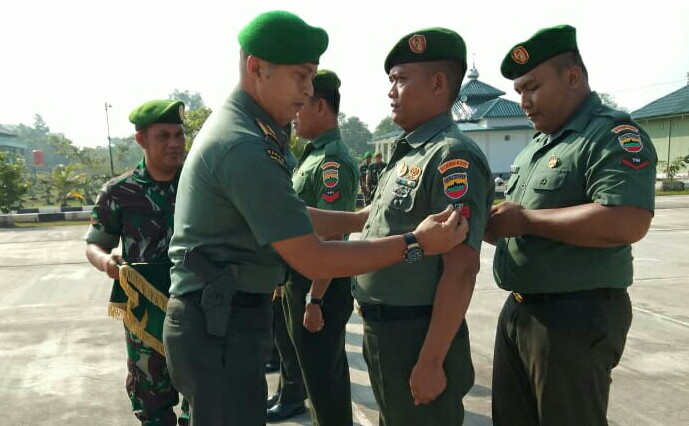 20 Prajurit Kodim 0321 Rohil Terima Kenaikan Pangkat