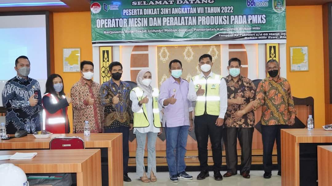 Tutup Diklat PMKS, Wabup Rohil Optimis Tenaga Kerja Lokal Berkompeten