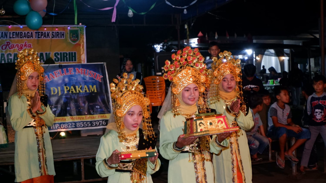 Peringati Hari Jadi, Lembaga Tepak Sirih Rohil Gelar Pentas Seni dan Santunan Anak Yatim Peringati Hari Jadi, Lembaga Tepak Sirih Rohil Gelar Pentas Seni dan Santunan Anak Yatim