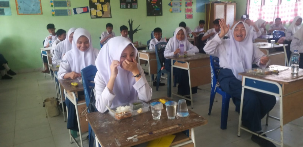 Uji Coba Makan Siang Bergizi di SMP Negeri 2 Mandau, Kabupaten Bengkalis