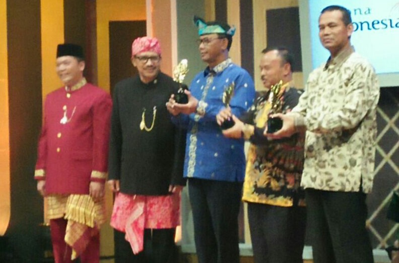 Buruknya Jl.Nasional Lintas Bagansiapiapi Dibicarakan Bupati Rohil Dalam Anugrah Indonesia