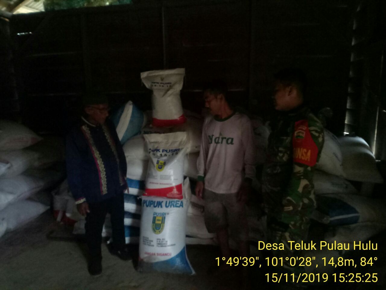 Babinsa Koramil 05|RM Hadiri Penyerahan Pupuk Kepada Petani