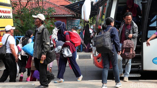 Arus Balik di Terminal Kp Rambutan Didominasi Pemudik dari Jabar-Sumatera