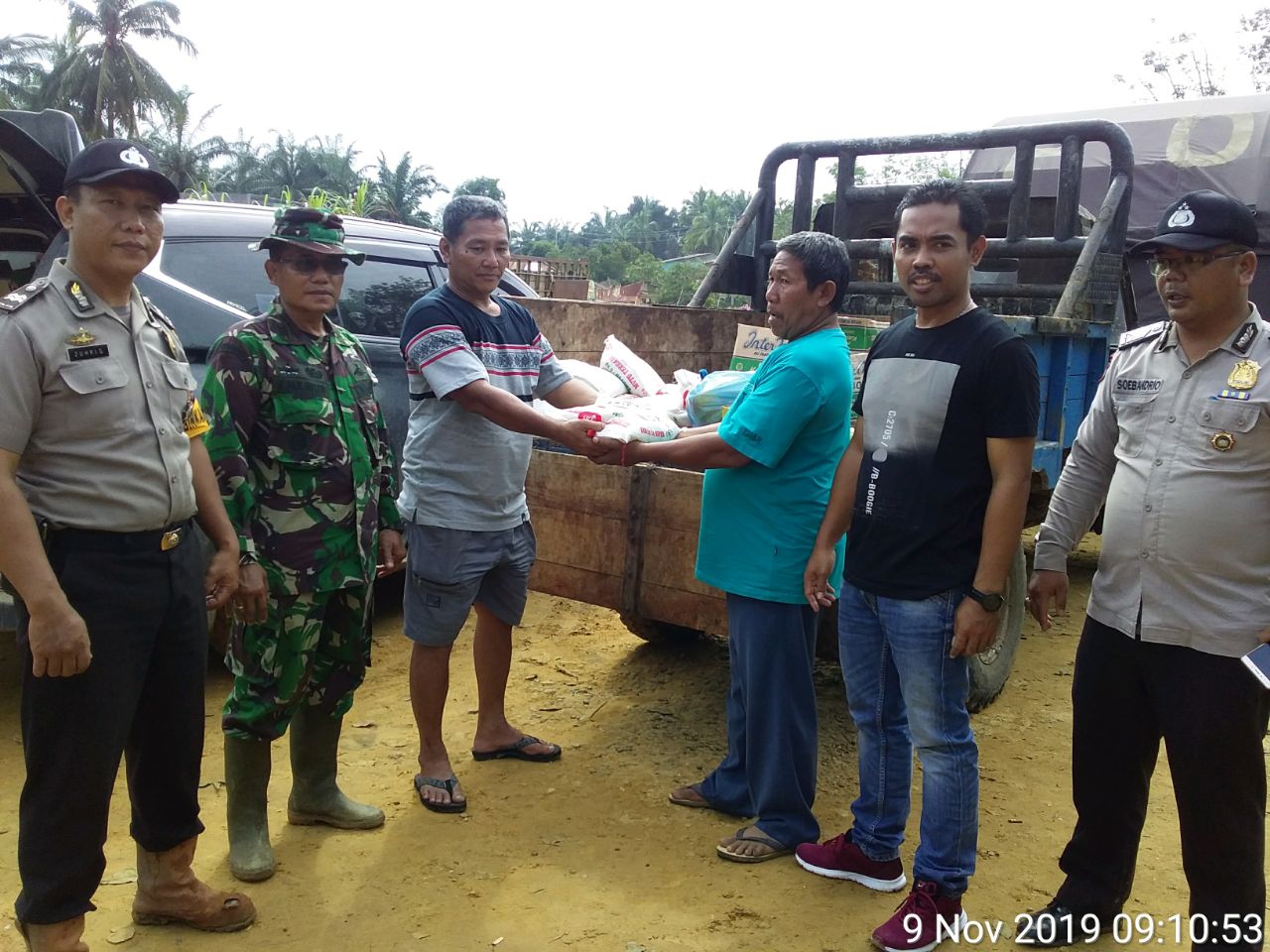 Danramil 05|RM Terima Bantuan Sembako Dari Para Dermawan Di Posko Darurat Bencana