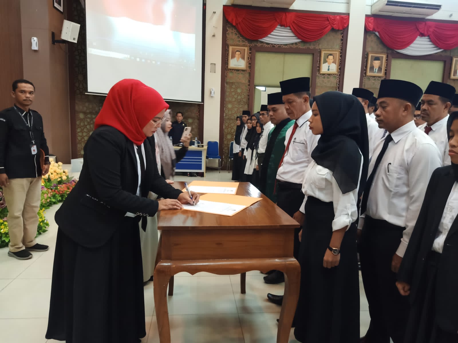 KPU Kampar Lantik Sebanyak 105 PPK Se-Kabupaten Kampar KPU Kampar Lantik Sebanyak 105 PPK Se-Kabupaten Kampar